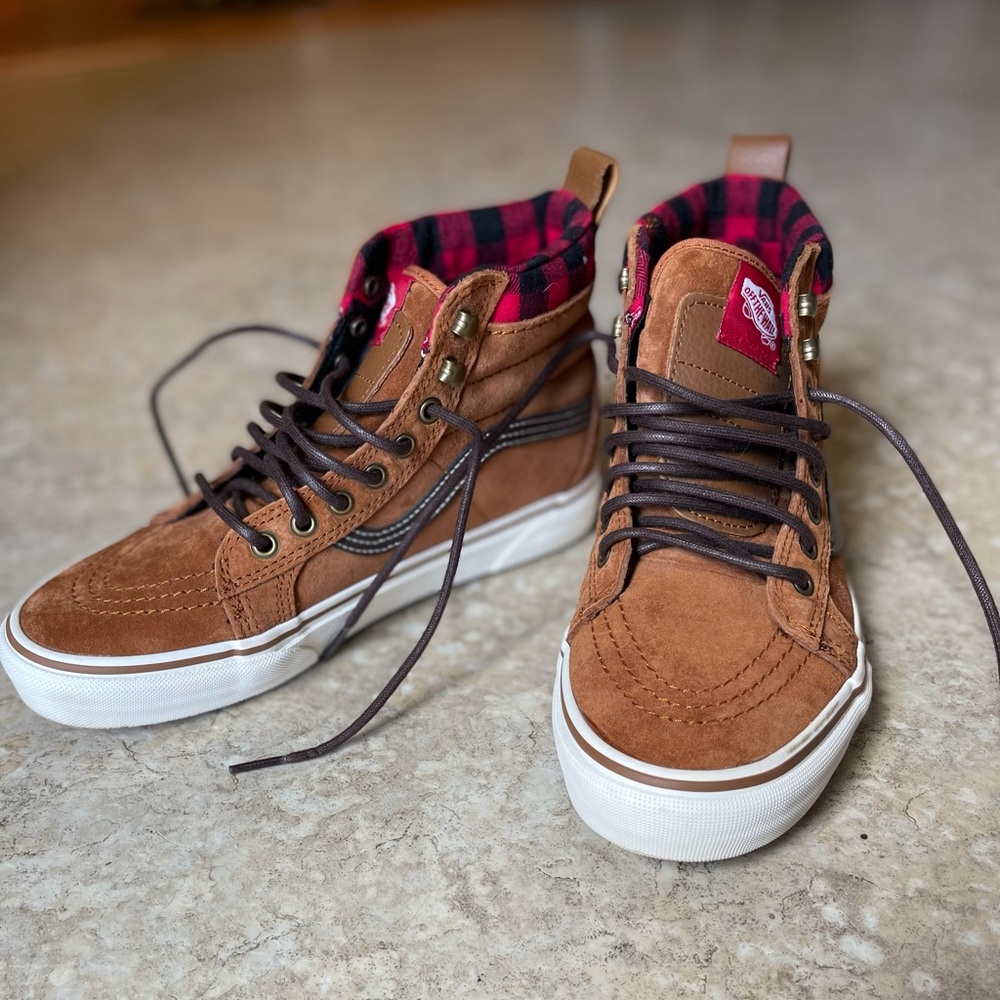 NOT AVAILABLE Vans Off The Wall 3M Boots sz 8.5